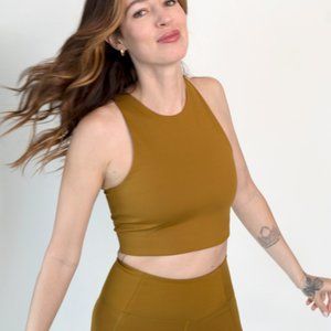 Girlfriend Collective - DYLAN CROP in Saddle